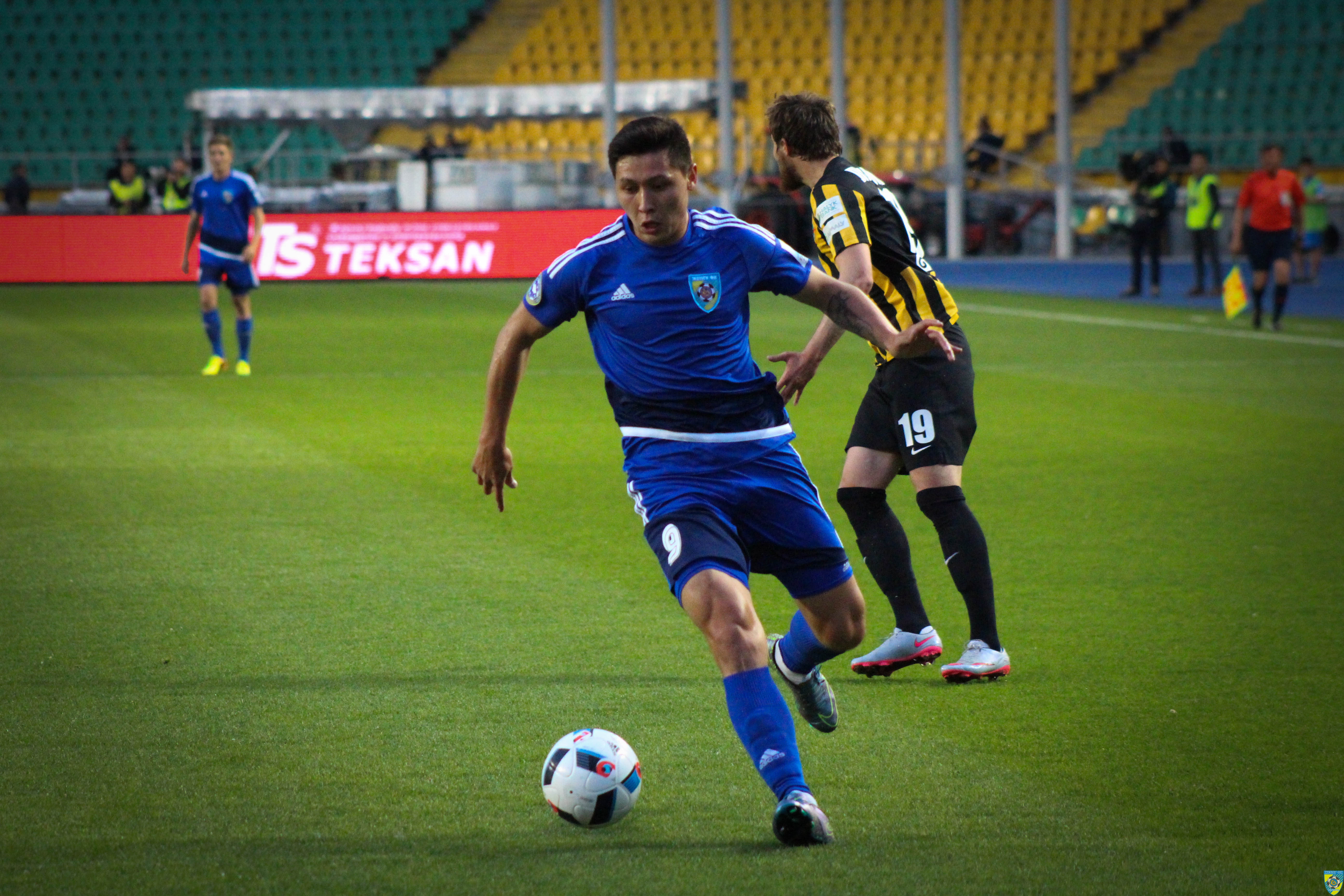 Футбол чемпионат казахстана премьер. Казахстанский премьер лига 2016.